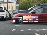 人気のヘッドアップディスプレイ!現在の車速、ナビゲーション・システムによるルート案内の矢印表示、チェック・コントロール、前車接近警告など、さまざまな情報をドライバーの視界内に直接表示いたします!