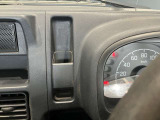 運転席手元にペン立てに使えるスペースあります☆