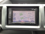 ナビゲーションはカロッツェリアメモリーナビ(AVIC-MRZ66)が装着されております。AM、FM、CD、DVD再生、ワンセグTV、Bluetoothがご使用いただけます。