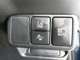 【衝突回避被害軽減装置・車線逸脱警報装置・先進ライト】のセットスイッチです。安全装備搭載でドライバーの安全をサポートします。