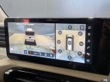 自車を立体的な3Dモデルで表現し、周囲360度の状況を画面上で直感的に確認できる先進のカメラモード。視点を自由に切り替えて死角を大幅に減らせます。