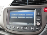 ナビゲーションは純正HDDナビを装着しております。AM、FM、CD、DVD再生、音楽録音再生、ワンセグTVがご使用いただけます。初めて訪れた場所でも安心ですね!