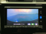 ギヤをR(バック)に入れるとナビの画面に後ろの映像が映るリアカメラ付です。後退時、コンディションが悪い視界でもカラーバックモニターがドライバーをサポートします。