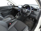 シンプルで使いやすいデザインの運転席です。