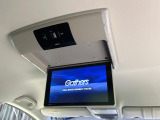 【フリップダウンモニター】大画面モニターで後席でもエンタメをお楽しみいただけます。小さなお子様にも大人気の装備です♪