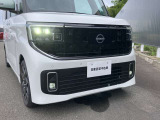 夜間走行の様々な局面に向けて、LEDヘッドランプで視認性をしっかり確保☆ハロゲンヘッドランプのおおよそ2倍の光量で、広範囲に明るくドライバーをサポートしてくれます。