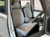 【運転席・助手席】内装ルームクリーニング済みです。しっかり綺麗にしていますので、是非、お確かめください。車に自信があるからこそ、是非一度ご来店頂き内外装も見てもらえると幸いです。