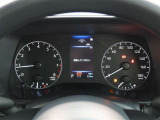 とっても見やすいメーターです。夜間時はラグジュアリーな気分にさせてくれる照明が魅力ですので、夜のドライブも楽しみになりますよ♪