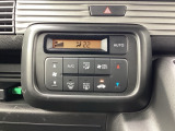 フルオートエアコンが装備されています!お好みの温度設定をするだけでエアコンの風量やモードの切り替えを自動でコントロールしてくれます!
