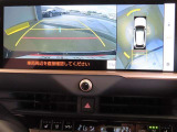 パノラミックビューモニター付きです。車両を上から見たような映像をディスプレイオーディオ画面に表示。運転席からの目視だけでは見にくい、車両周辺の状況をリアルタイムでしっかり確認できます。
