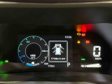 様々な車両情報を表示できるハイブリッド専用アクティブマルチインフォメーションメーターは4つのデザインからお好みをチョイス!