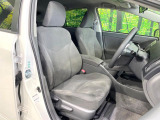 運転席まわりには十分なスペースがあり、大柄な方でもゆったり運転していただける環境です。