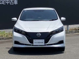 フロントガラスの上部には衝突軽減ブレーキの装置も付いており、より安全に運転を楽しんでいただくことができます。