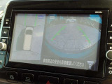 パノラミックビューモニター付きです。車両を上から見たような映像をディスプレイオーディオ画面に表示。運転席からの目視だけでは見にくい、車両周辺の状況をリアルタイムでしっかり確認できます。