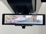 【インテリジェント ルームミラー】車両後方のカメラ映像をミラー面に映し出すので、車内の状況や、天候などに影響されずいつでもクリアな後方視界が得られます!