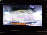 バックカメラの画像です。ガイドラインがスムースな車庫入れをサポートいたします。車庫入れの安心感がアップしますね。