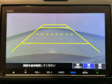 【バックカメラ】運転が苦手な方も車庫入れラクラクです!ギアをリバースに入れれば自動的に切り換わりますので、面倒な操作は不要です♪狭い駐車場もお車を傷つけず安心ですね!