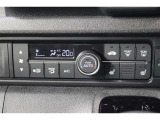 室内を快適温度にするオートエアコン!スイッチもシンプルで操作しやすく、オールシーズン快適なドライブに出かけられますね♪