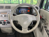 インテリアに合わせたデザインのステアリングは、運転される方のことも考え、運転しやすい形状、大きさです。是非一度、実際に触ってお確かめください。