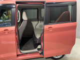 【両側オートスライドドア】子供を乗せたりするのにも隣のお車を気にせずストレスフリー★雨の日などはリモコンキーからドアの開閉ができとても便利な両側オートスライドドア★