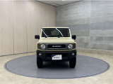 お車購入のポイントとなるフロントマスクです!シャープな目つきが印象的なデザインのヘッドランプです。