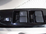 全席パワーウインドウを装備!運転席はオート機能が付いていますので、ワンタッチで全開閉が可能です♪