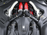 3.9L V8ターボエンジンをフロントに搭載しております。