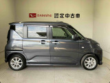 車両右側面からの写真になります。車をご覧になりたい時はお気軽に最寄りの店舗へご相談下さい。