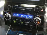 【オートエアコン】車内温度を感知して自動で温度調整をしてくれるのでいつでも快適な車内空間を創り上げます!どの席に座っても快適なドライブが楽しめます♪