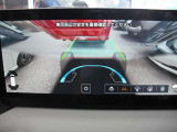 車の下が見えるインビジブルフードビュー まるで車の下が透けて見えるような映像を確認しながら死角となる直前の障害物もスムーズに回避、接触などを未然に防ぎます。