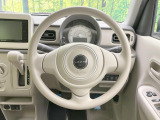 インテリアに合わせたデザインのステアリングは、運転される方のことも考え、運転しやすい形状、大きさです。是非一度、実際に触ってお確かめください。