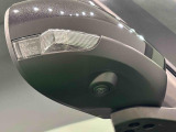 純正ナビゲーションを装着することで狭い道でのすれ違い時に下廻りを映し出す事ができます。他の3つのカメラと連携してパノラマモニターにも対応することが出来ます。