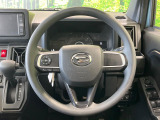 インテリアに合わせたデザインのステアリングは、運転される方のことも考え、運転しやすい形状、大きさです。是非一度、実際に触ってお確かめください。