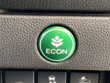 【eコンスイッチ】低燃費運転をサポートするECONモード。スイッチをONすると、エンジンやトランスミッション、A/Cなどを協調制御し、燃費の向上に貢献。エコドライブの効果を高めます。