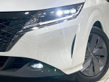 【LEDヘッドライト】悪天候や夜間走行時も良好な視界を確保し安心して運転できる高輝度LEDヘッドライトを装備!点灯速度が早く、消費電力も抑えられています。