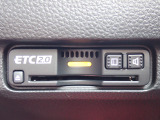 ■【ETC車載器】が装備されています。セットアップをしてお渡しとなり、ETCカードを差し込むだけで高速道路の利用が可能です。