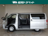 スライドドアは両側手動式です。