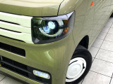 【LEDヘッドライト】悪天候や夜間走行時も良好な視界を確保し安心して運転できる高輝度LEDヘッドライトを装備!点灯速度が早く、消費電力も抑えられています。