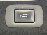 【パワーバックドア】スマートキーや運転席のボタンを押すだけでリアゲートが自動で開閉します!荷物を持っている時や、高い位置にあるバックドアを閉める際に便利な機能です♪