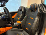 Lifestyle Package: フロントリフティングシステムにより、段差や急なスロープなどでフロントの車高を上げることが可能。日常での使いやすさにも配慮された実用性の高いオプションです。
