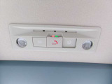 SOSコールが装備されており緊急時にこのボタンを押すと専用オペレーターに自動接続されます。(ご利用には別途費用が掛かります)