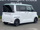 後部座席はプライバシーガラスとなっています。座っている人や置いてある荷物が見えにくくなっているのでプライバシーの確保が出来ます。ぜひ見て確認してみて下さい