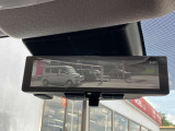 スマートルームミラーが付いております。後席に人が乗車した時や沢山の荷物を積んだ時もバックミラーの視界が遮られる事無く見えるので便利です♪