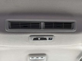 天井にシーリングファンが付いているので車内の空気循環ができます。