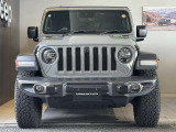 伝統のセブンスロットルグリルが一目でJeepと分かります。