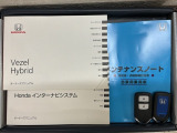 スマートキーは鍵をバッグに入れたままでもドアロックの開閉やエンジンのON・OFFができます。夜間や雨の日も鍵を探さなくて良いので便利です。