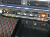 【オートエアコン】車内温度を感知して自動で温度調整をしてくれるのでいつでも快適な車内空間を創り上げます!どの席に座っても快適なドライブが楽しめます♪