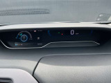 e-POWER専用メーターはモーター出力、エネルギーフロー表示、各種燃費表示機能、バッテリー残量、オド・ツイントリップメーター、デジタル時計、航続可能距離、サービスインターバルなどが表示されます。