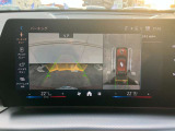 パーキングアシストプラス:トップビュー+3Dビュー、パノラマビューが含まれ車の周囲の状況をディスプレイで確認できます。スマートフォンからリモートで3Dビューで周囲を確認できます。