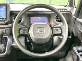 インテリアに合わせたデザインのステアリングは、運転される方のことも考え、運転しやすい形状、大きさです。是非一度、実際に触ってお確かめください。
